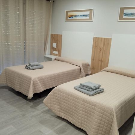 Hostal La Morenica Вильена Экстерьер фото