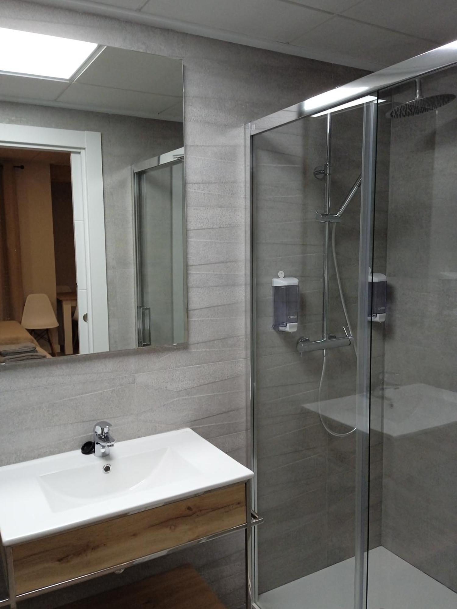 Hostal La Morenica Вильена Экстерьер фото