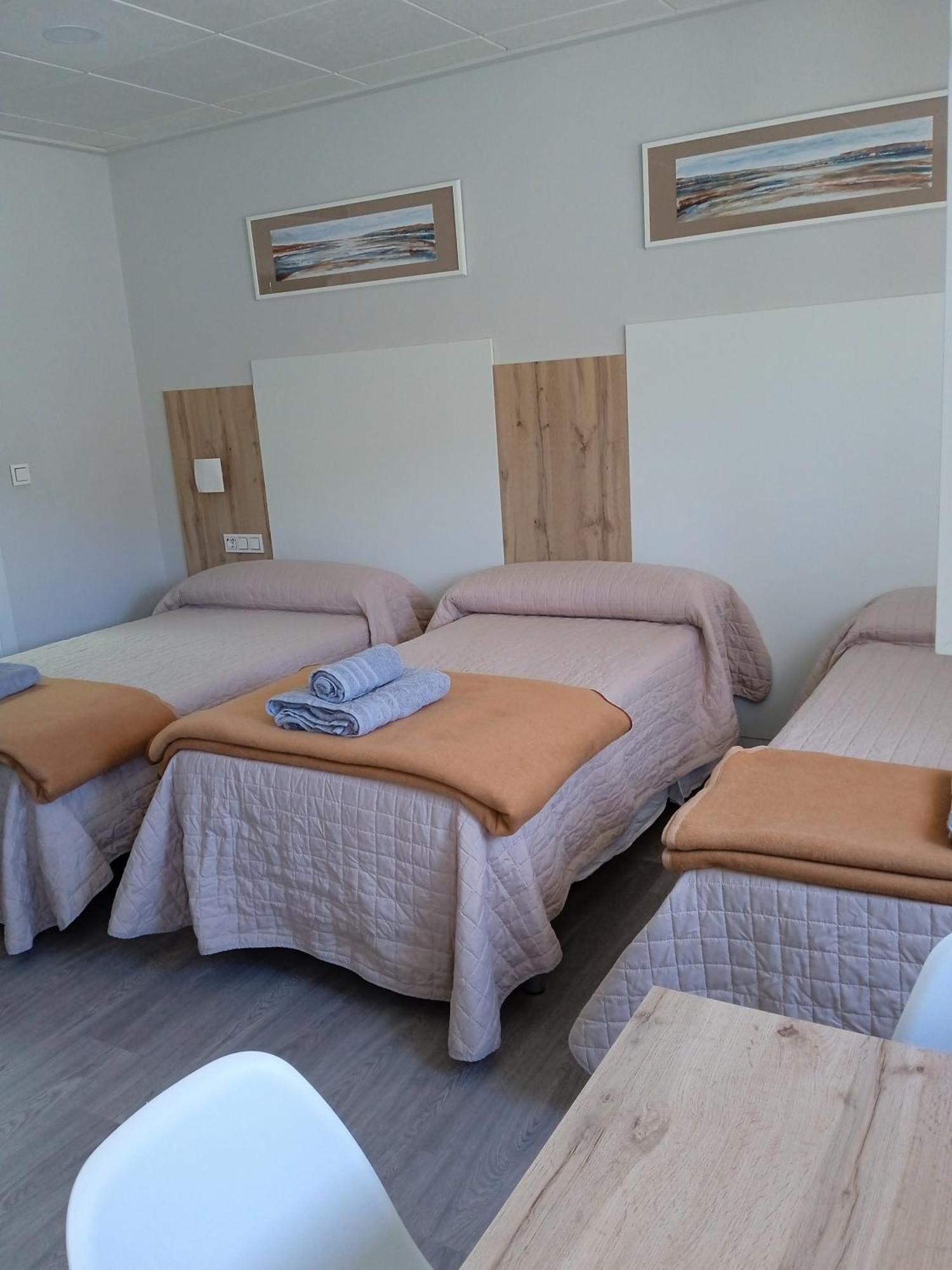 Hostal La Morenica Вильена Экстерьер фото