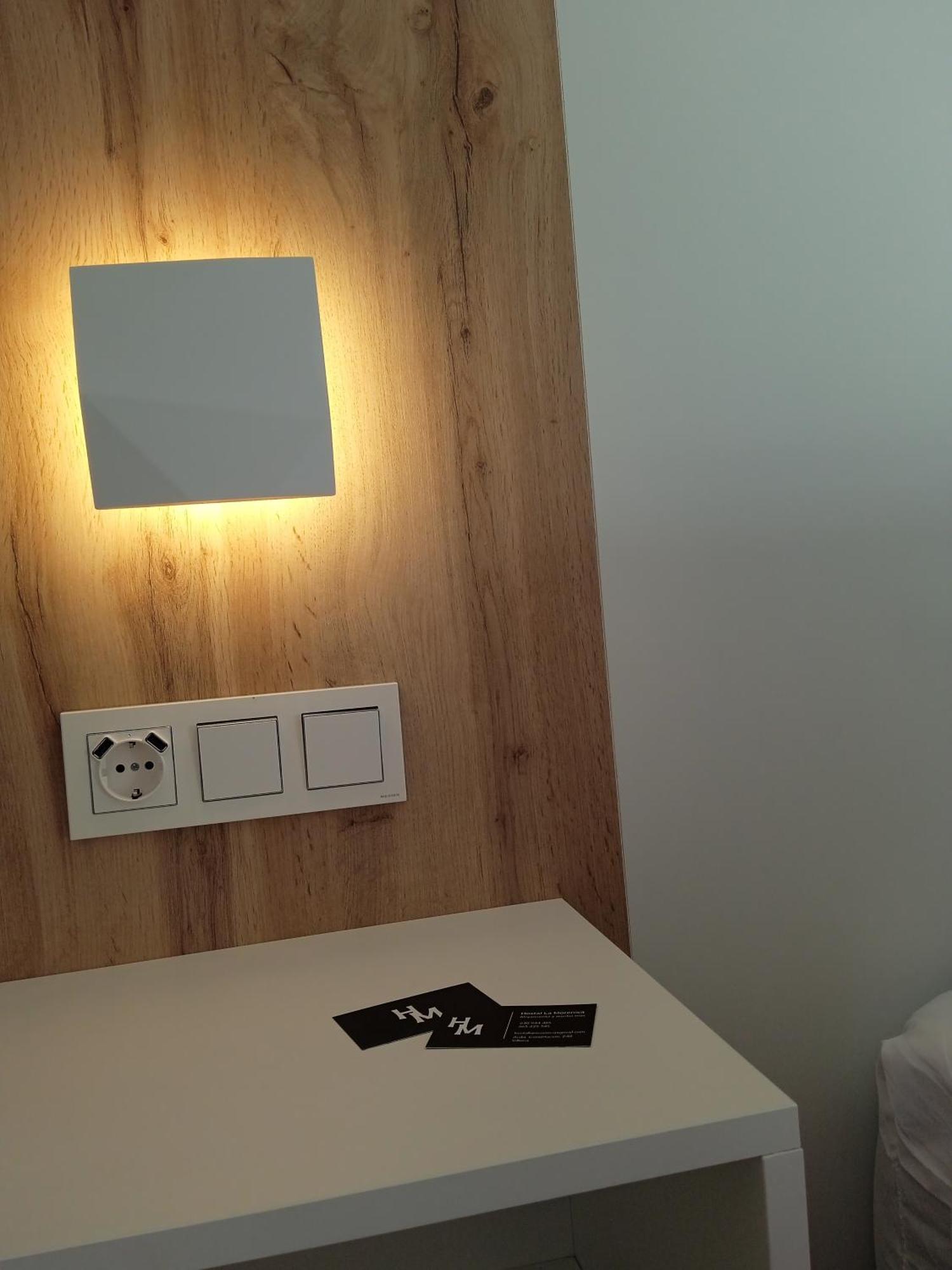 Hostal La Morenica Вильена Экстерьер фото